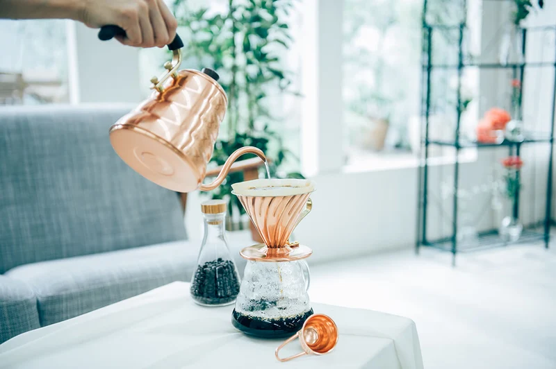 Hario V60-02 Dripper aus Stahl und Kupfer