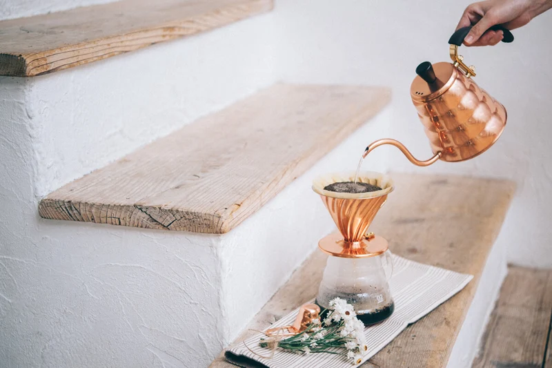 Hario V60-02 Dripper aus Stahl und Kupfer