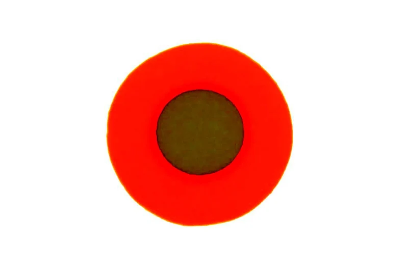 Flache Augen – Fluoreszierendes Rot
