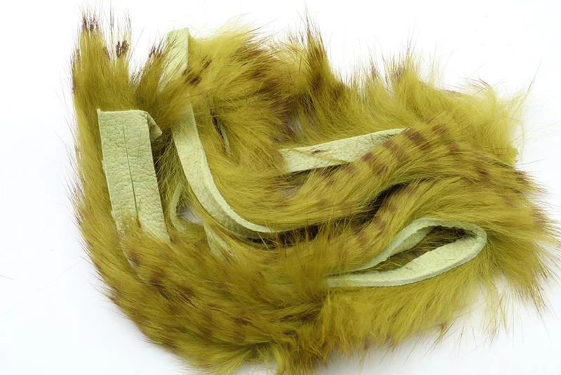 Olivfarbene Kaninchenstreifen mit Streifenmuster – Helloliv