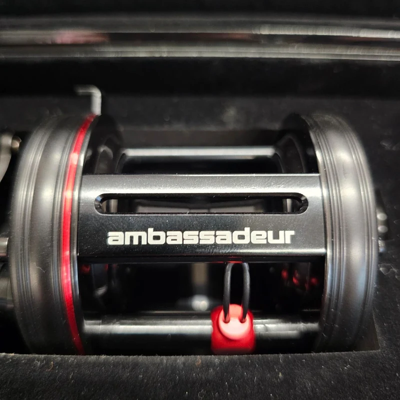 Abu Garcia Abu Garcia N.B. - Ambassadeur New Century Edition Ursprung Rolle RH + Uhr