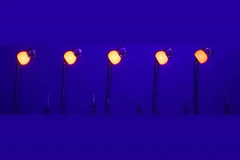 SE-HOOKS Haken mit Widerhaken und Tungstenperle in Fluo Orange