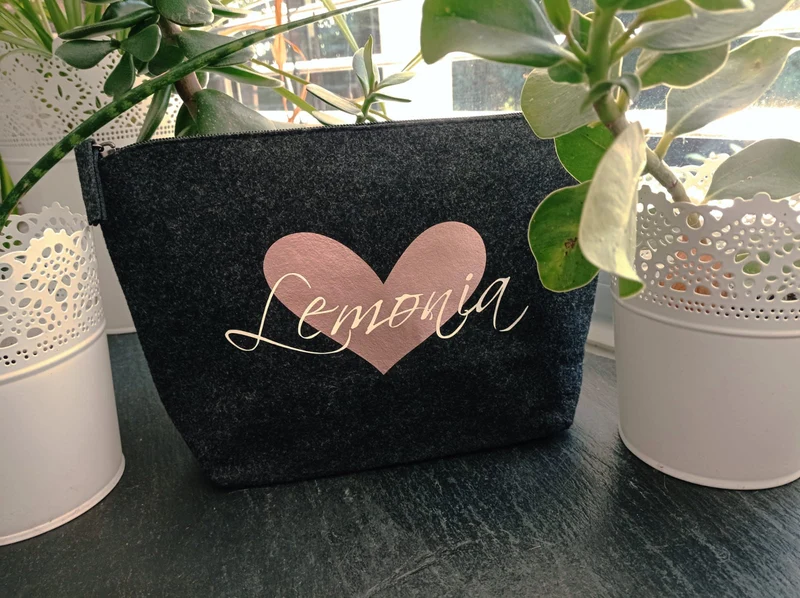 Kulturtasche personalisiert Filz Kosmetiktasche Herz & Wunschtext