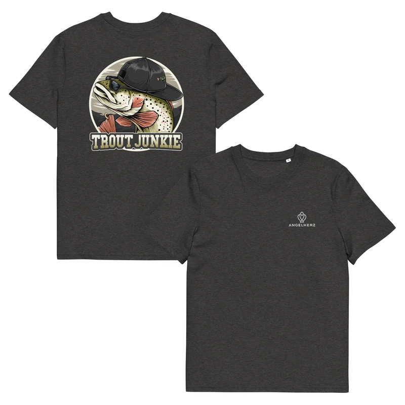 🎣 „Trout Junkie“ Bio-T-Shirt – Für alle, die Forellen lieben | Angelherz® Streetwear für Angler