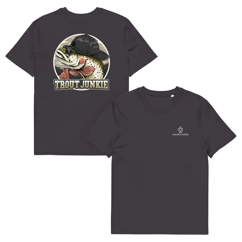 🎣 „Trout Junkie“ Bio-T-Shirt – Für alle, die Forellen lieben | Angelherz® Streetwear für Angler