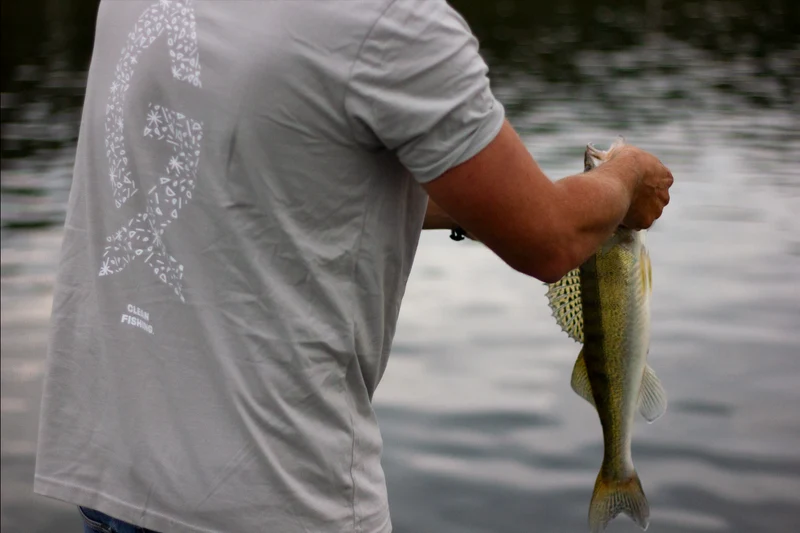 T-Shirt "Clean Fishing" Hellgrau