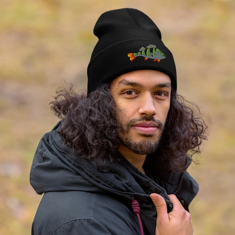 Beanie mit Barsch Stickerei