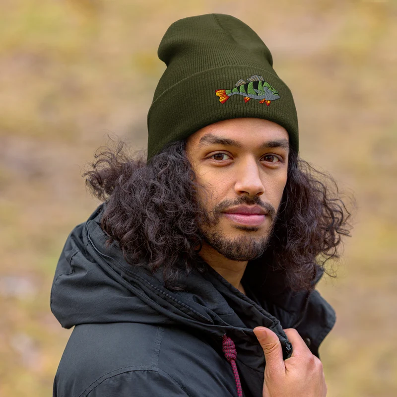 Beanie mit Barsch Stickerei