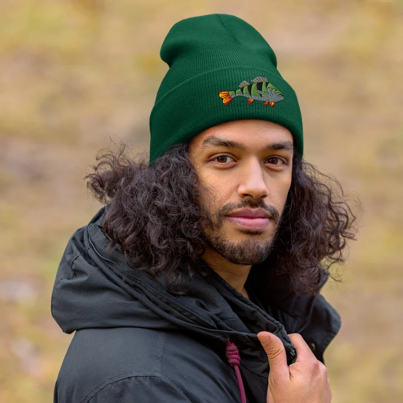 Beanie mit Barsch Stickerei