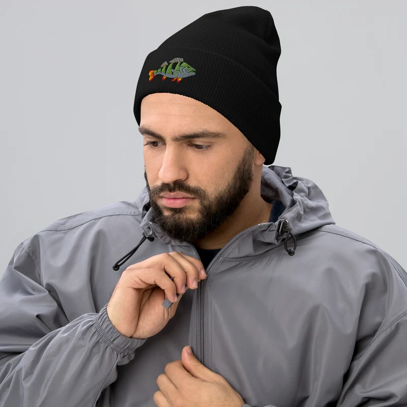 Beanie mit Barsch Stickerei