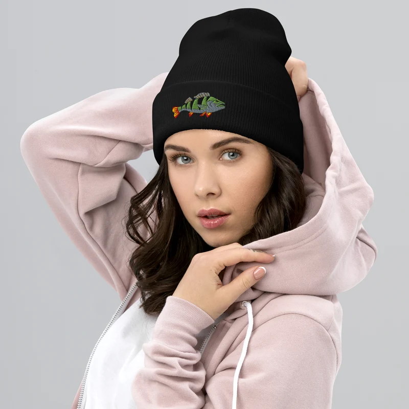 Beanie mit Barsch Stickerei