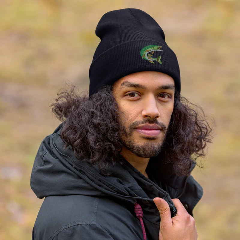 Beanie mit Hecht Stickerei